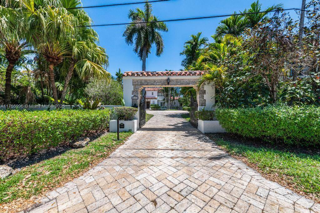 Miami Beach, FL 33140,5661 Pine Tree Dr