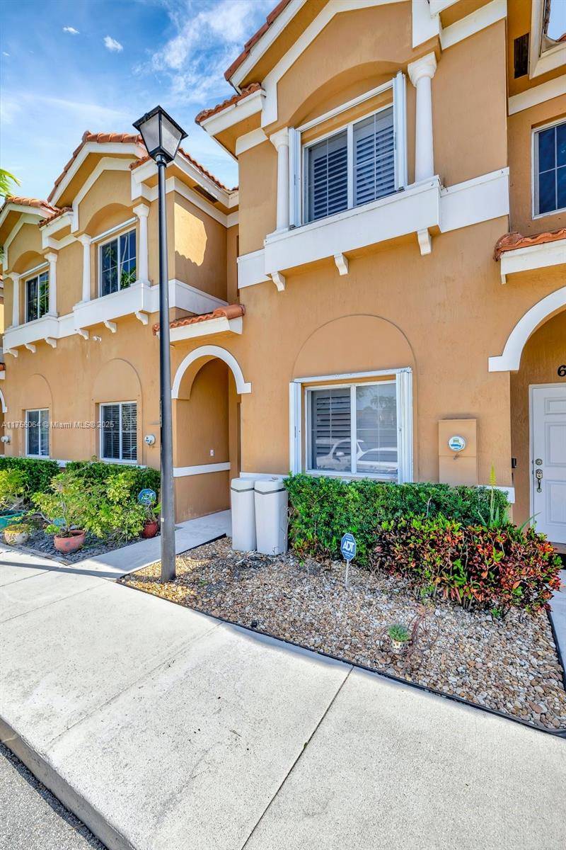 Tamarac, FL 33319,6006 Woodlands Blvd