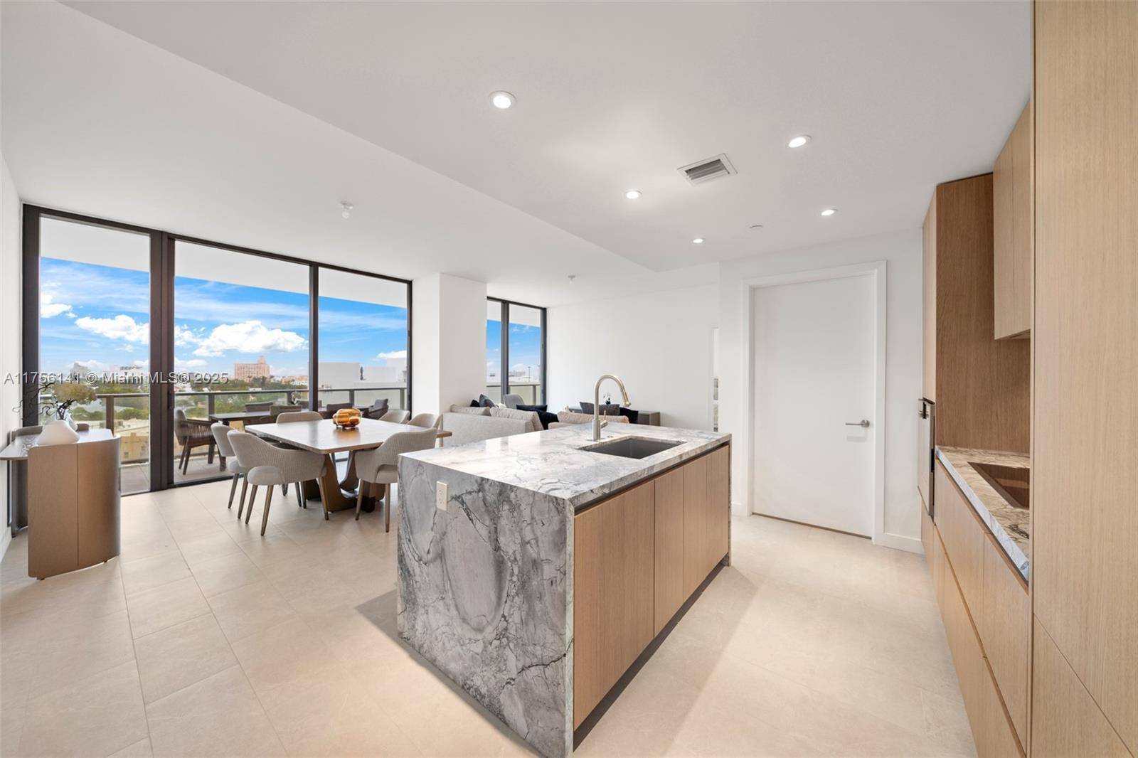 Miami Beach, FL 33139,500 Alton #907