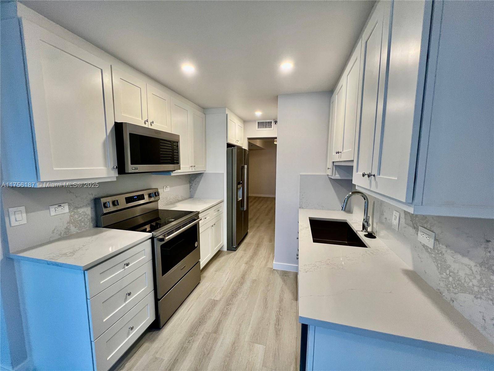 Hollywood, FL 33019,1201 S Ocean Dr #2509S