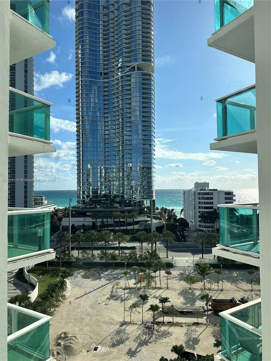 Sunny Isles Beach, FL 33160,100 Bayview Dr #1006