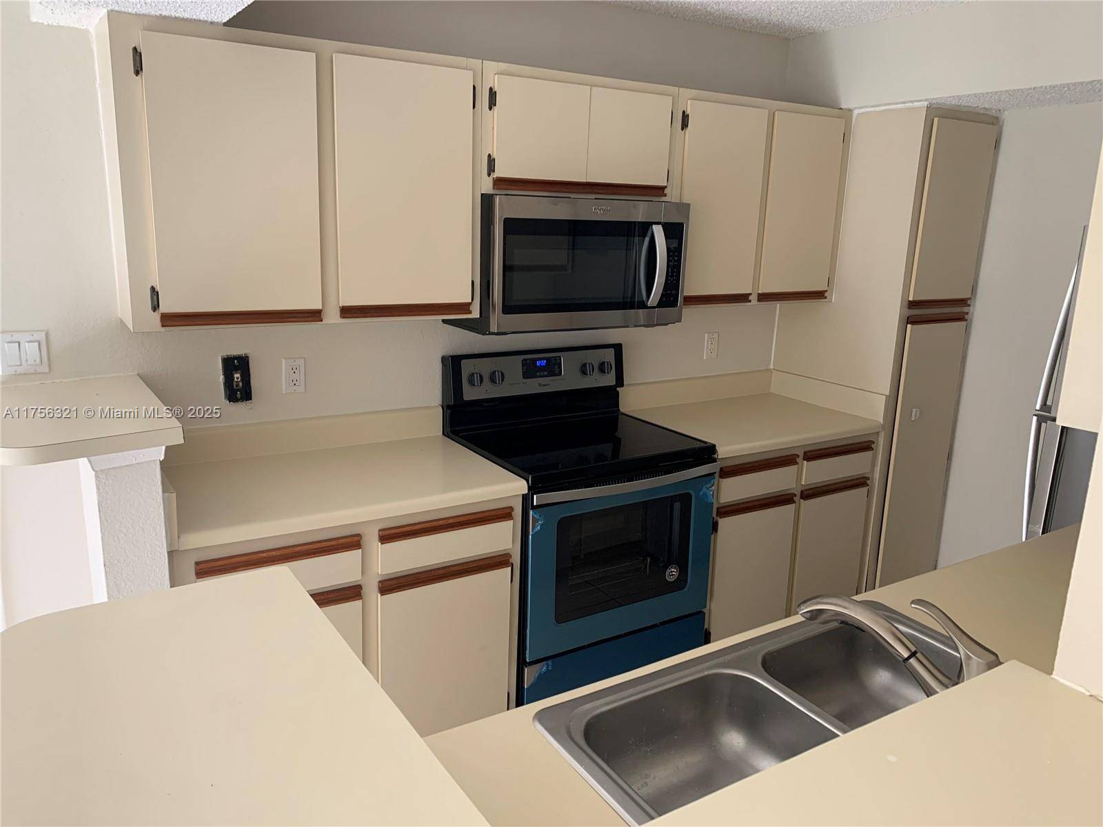 Miami, FL 33196,15551 SW 104th Ter #816