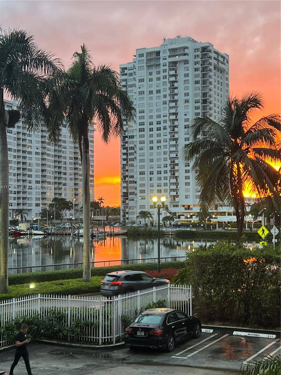 Aventura, FL 33160,2801 NE 183rd St #215W