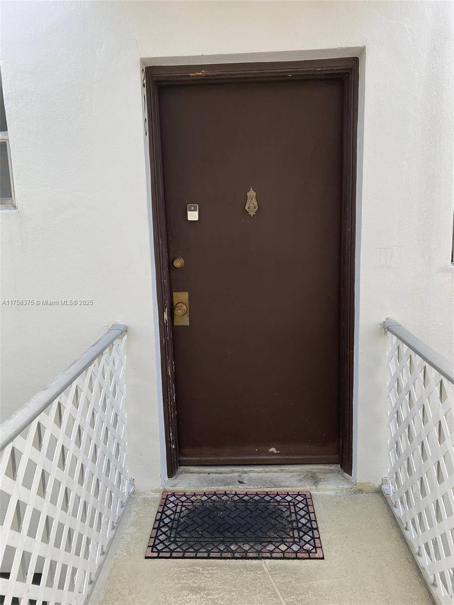 Margate, FL 33063,6507 Winfield Blvd #210-C
