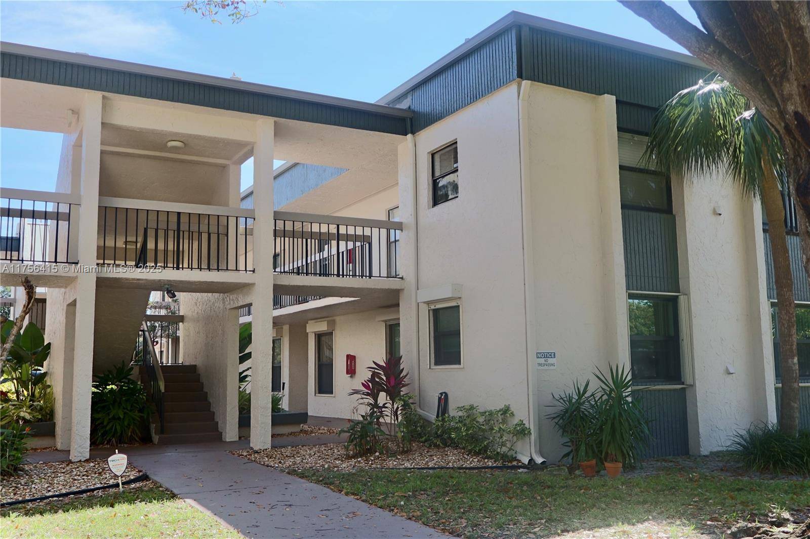 Deerfield Beach, FL 33441,225 SE 10th St #3D