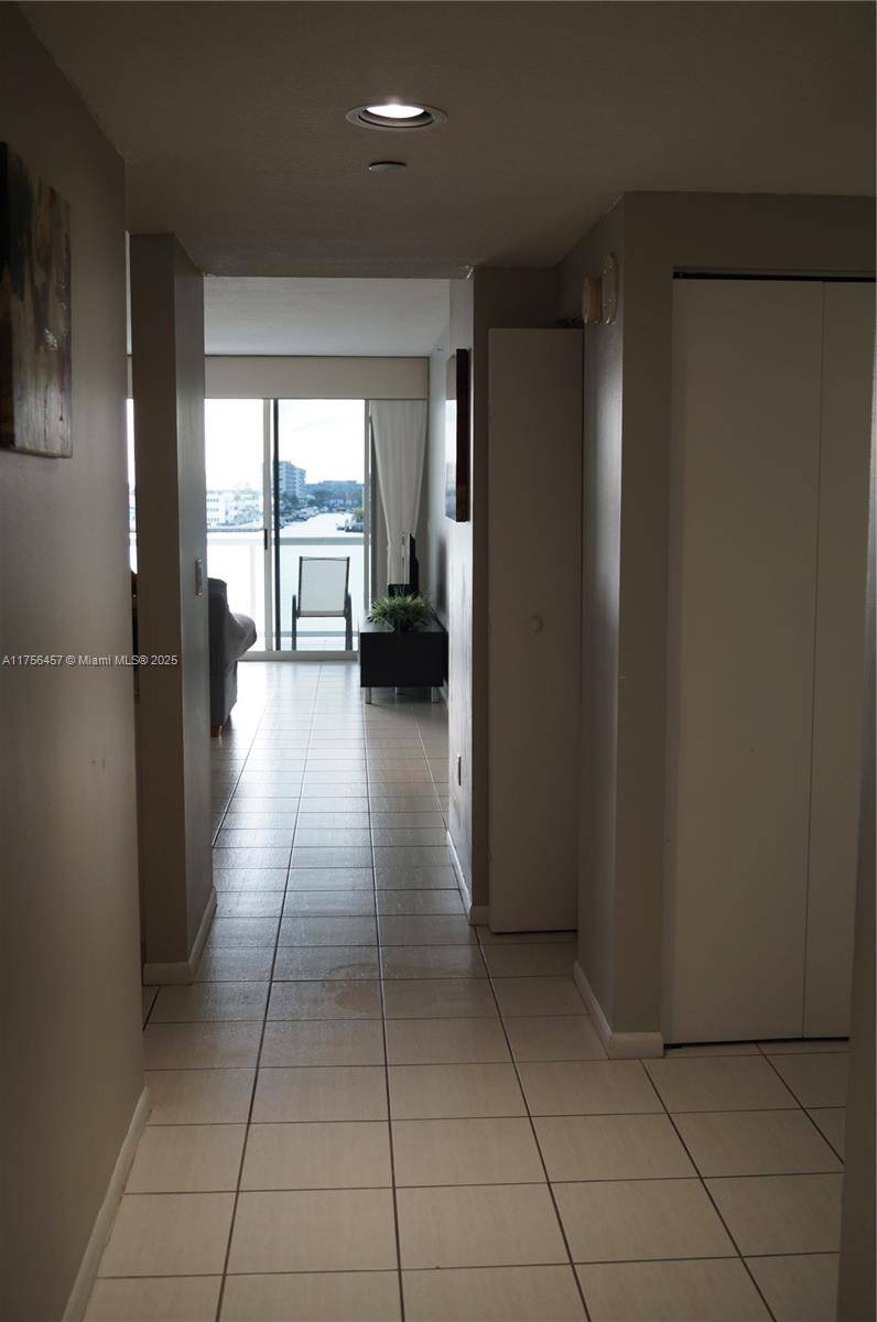 Sunny Isles Beach, FL 33160,17050 N Bay Rd #407