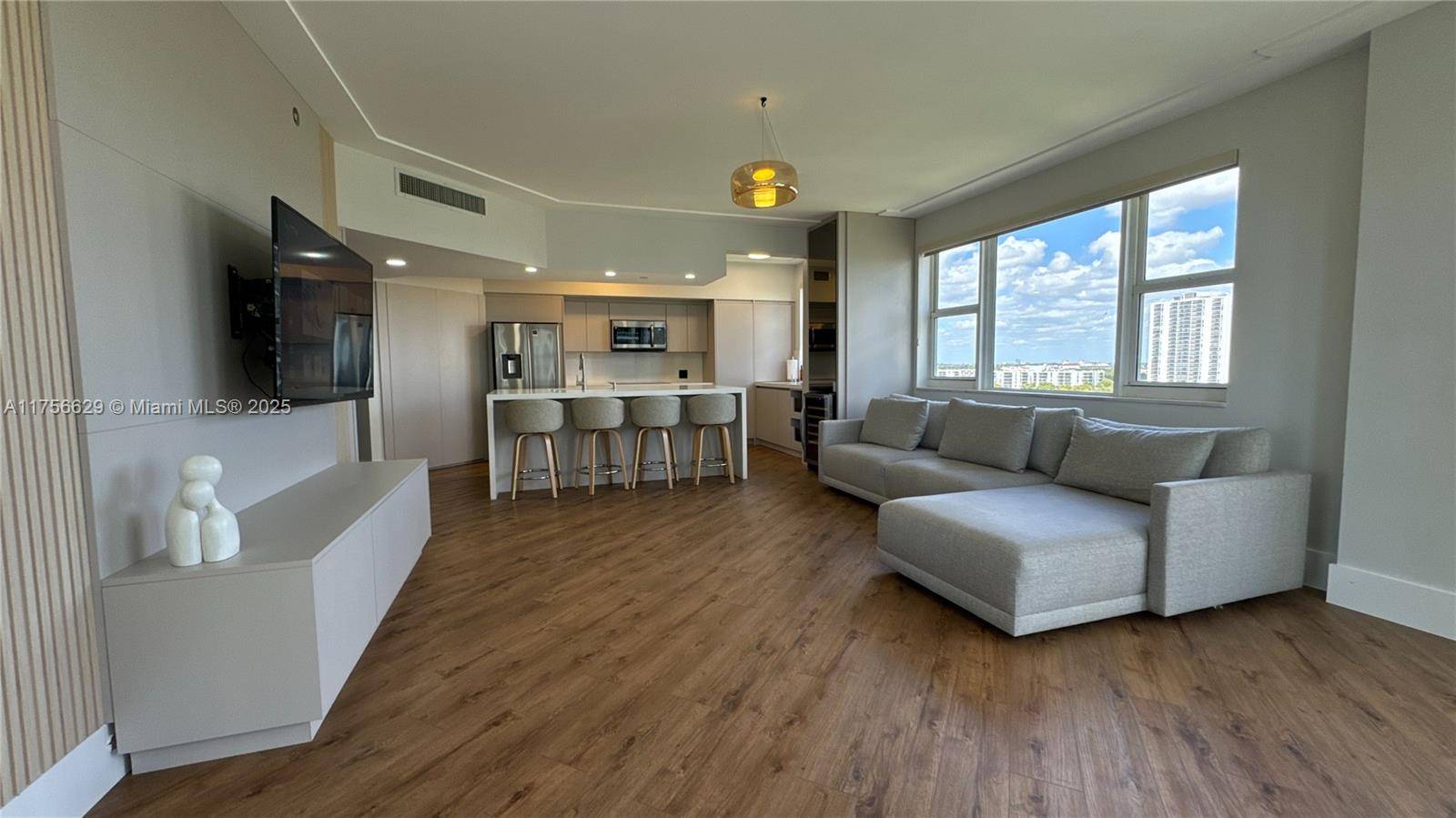 Aventura, FL 33180,20000 E Country Club Dr #1016