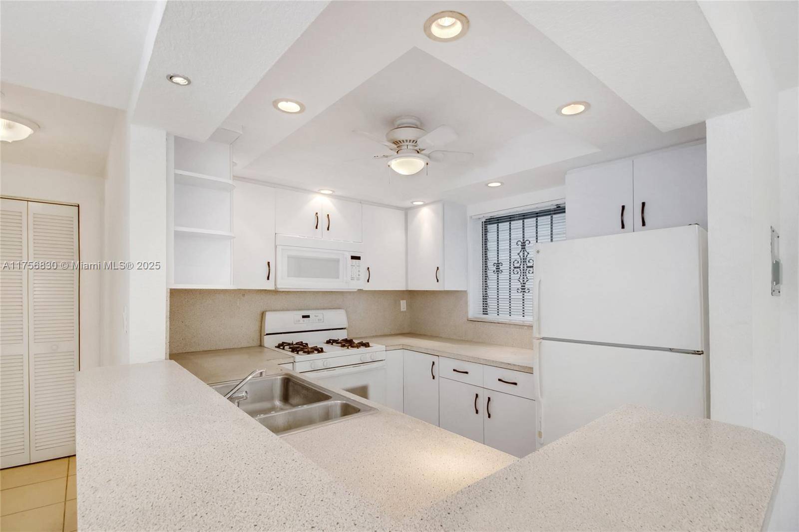 Miami Beach, FL 33139,720 Collins Ave #209