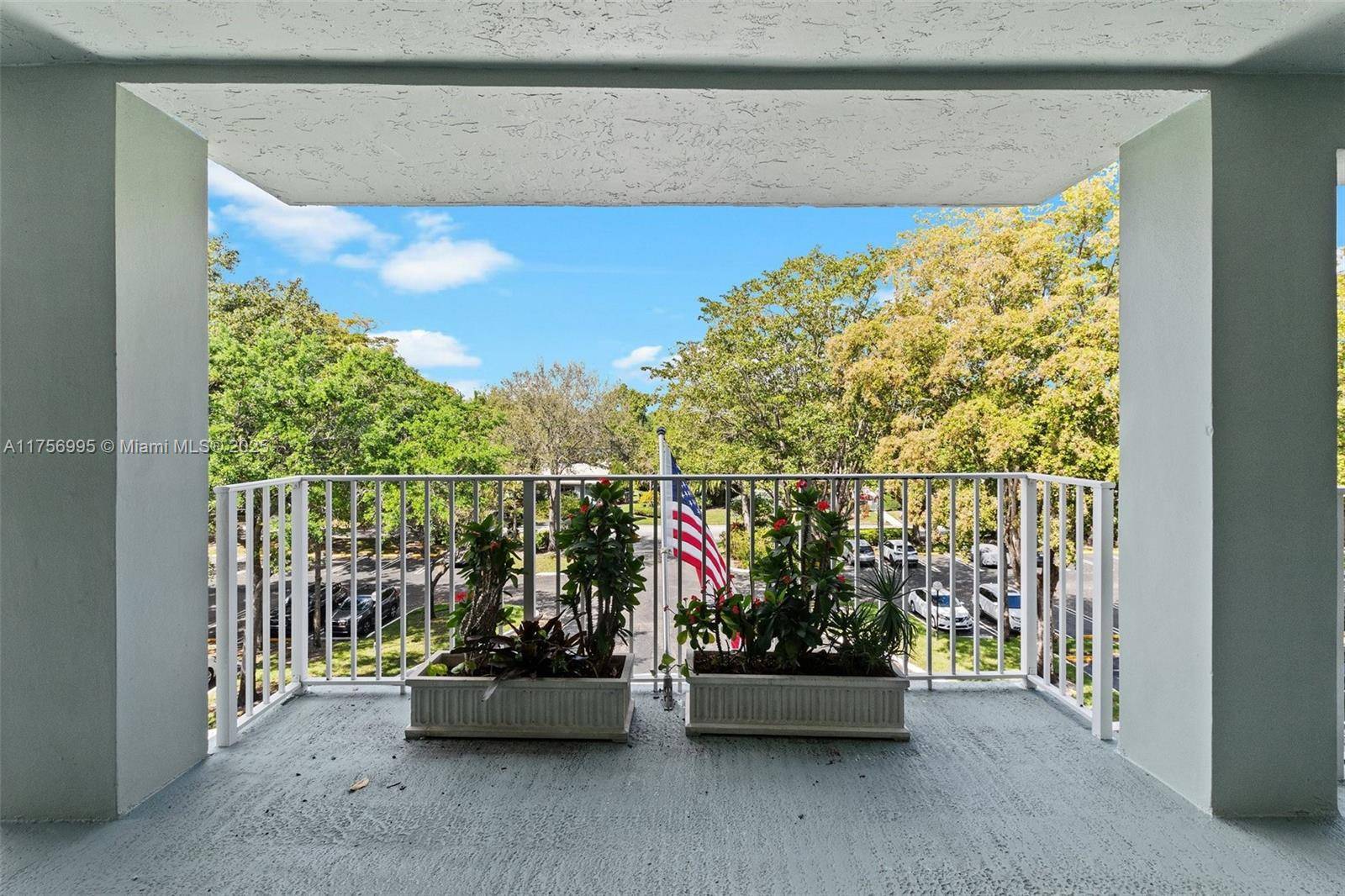 Pompano Beach, FL 33069,802 Cypress Grove Ln #409