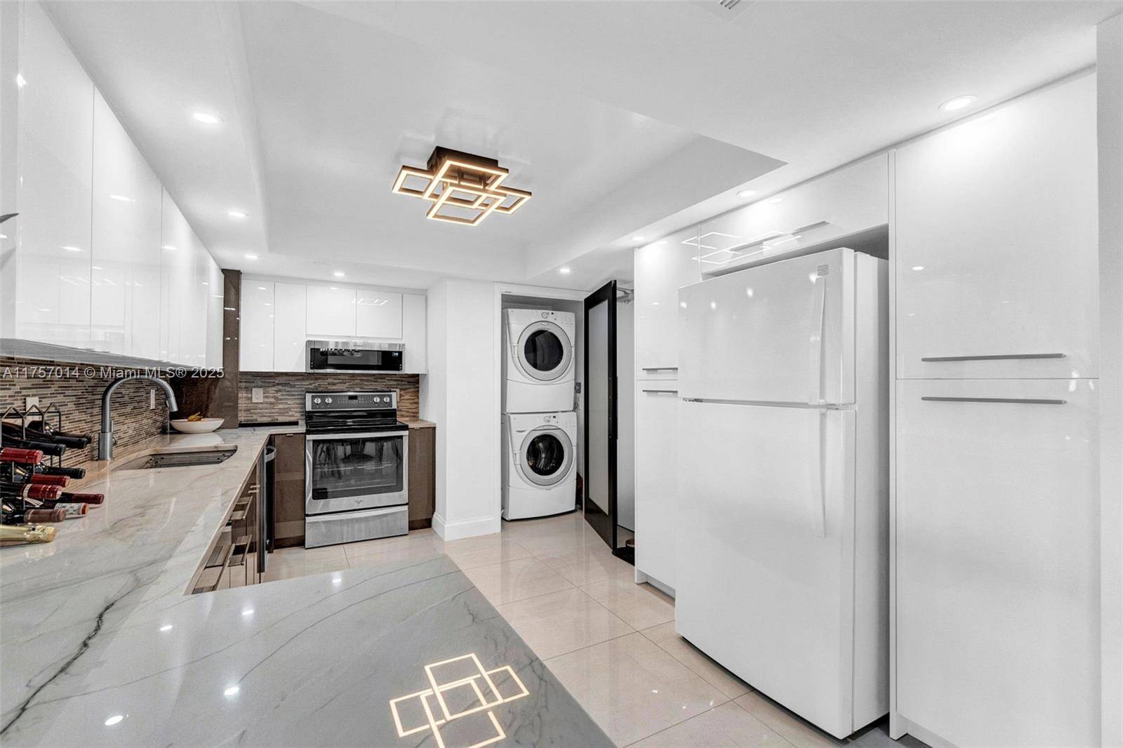 Fort Lauderdale, FL 33308,3200 Port Royale Dr N #2008