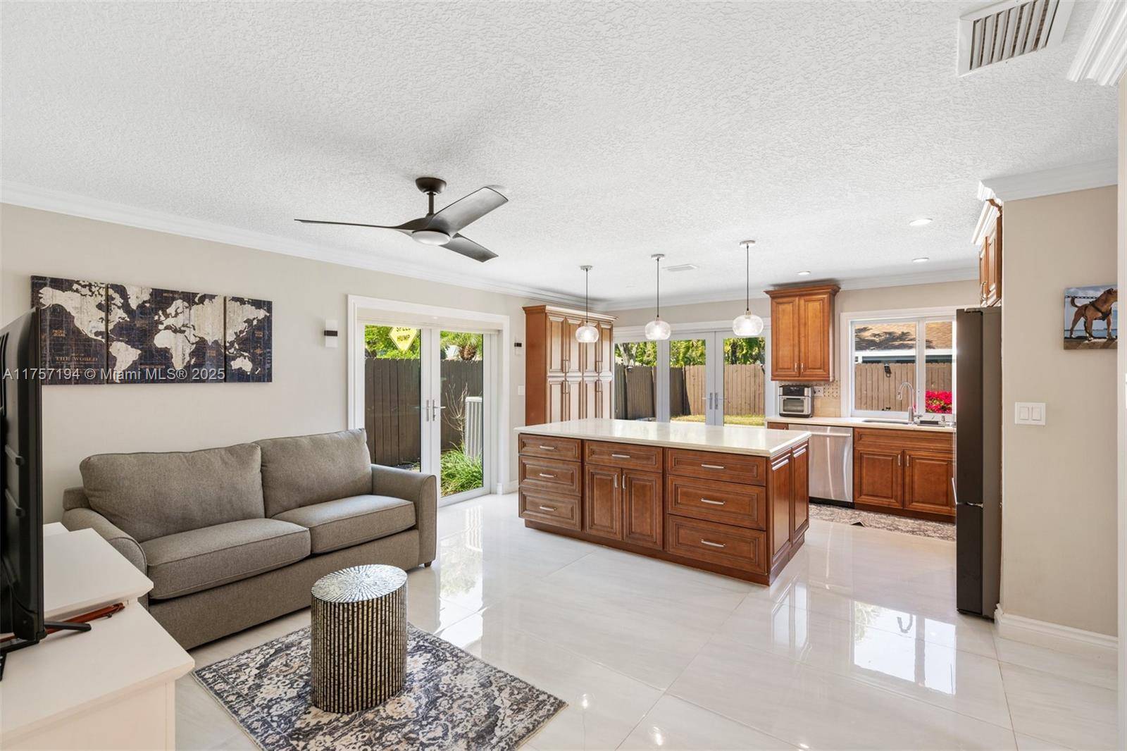 Hollywood, FL 33021,17 Boxwood Rd