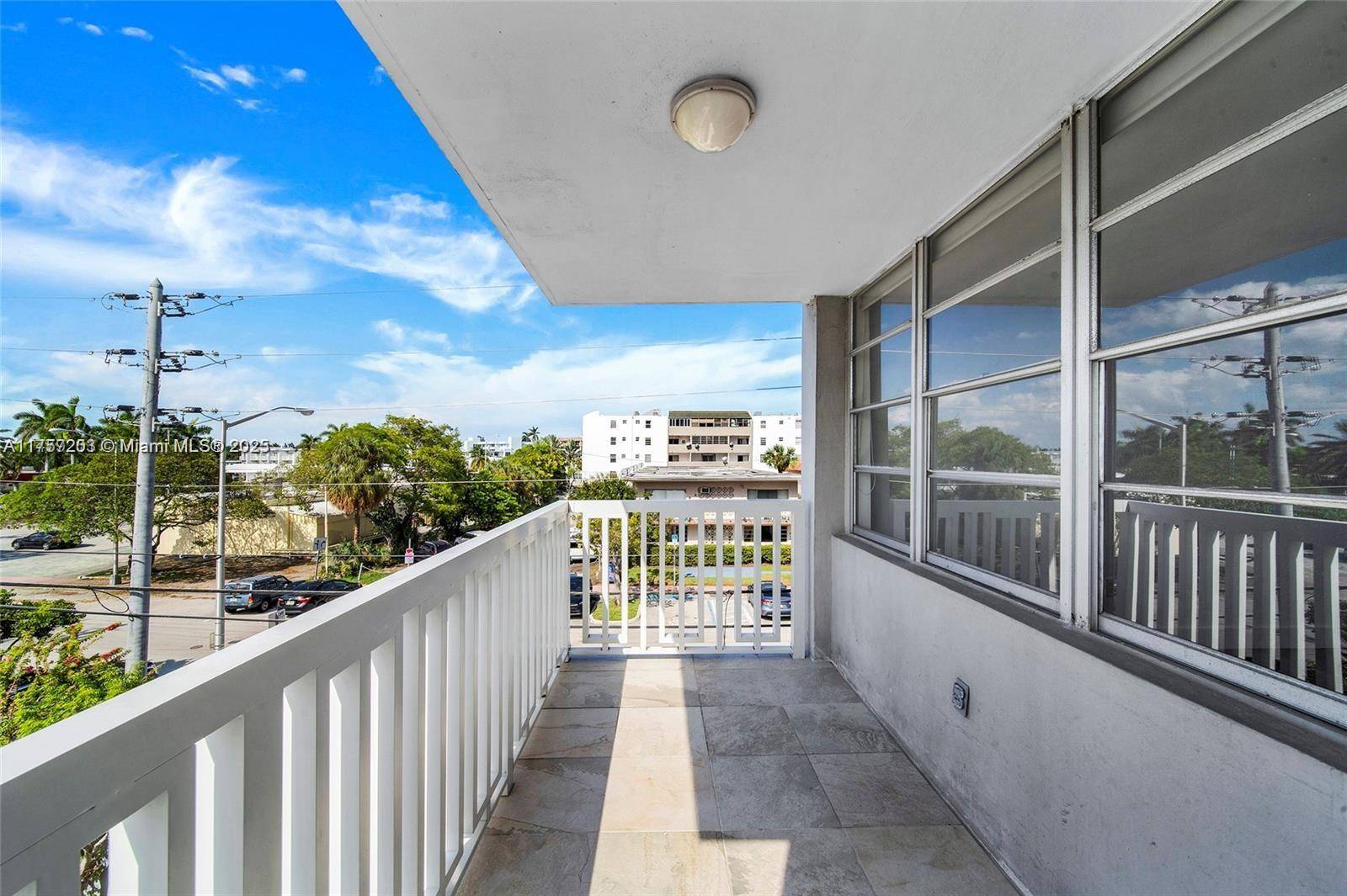 Miami Beach, FL 33141,2016 Bay Dr #304