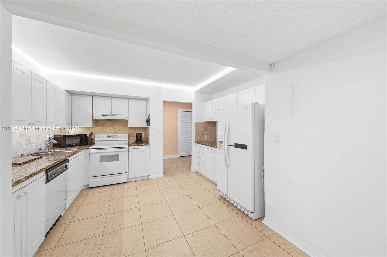 Hallandale Beach, FL 33009,2500 Parkview Dr #812