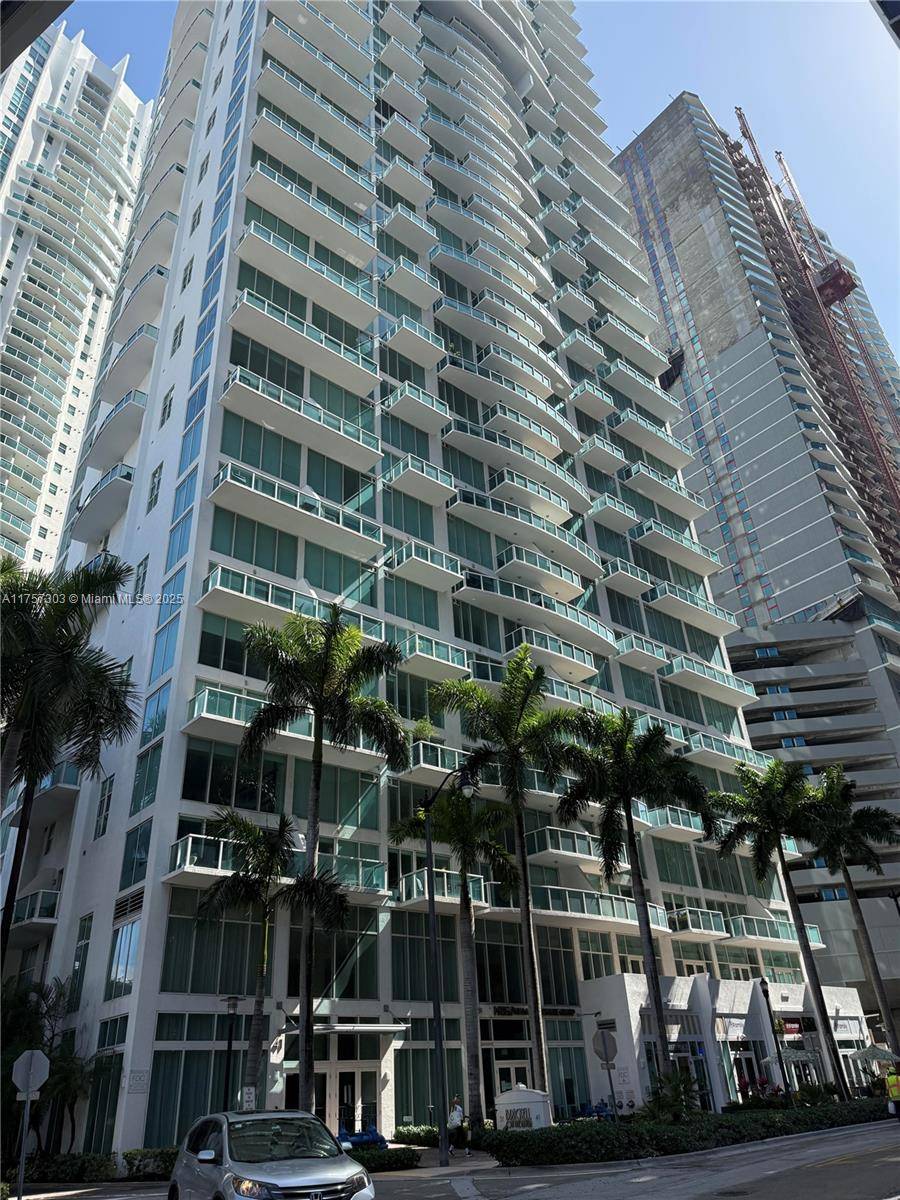 Miami, FL 33131,41 SE 5th St #2215
