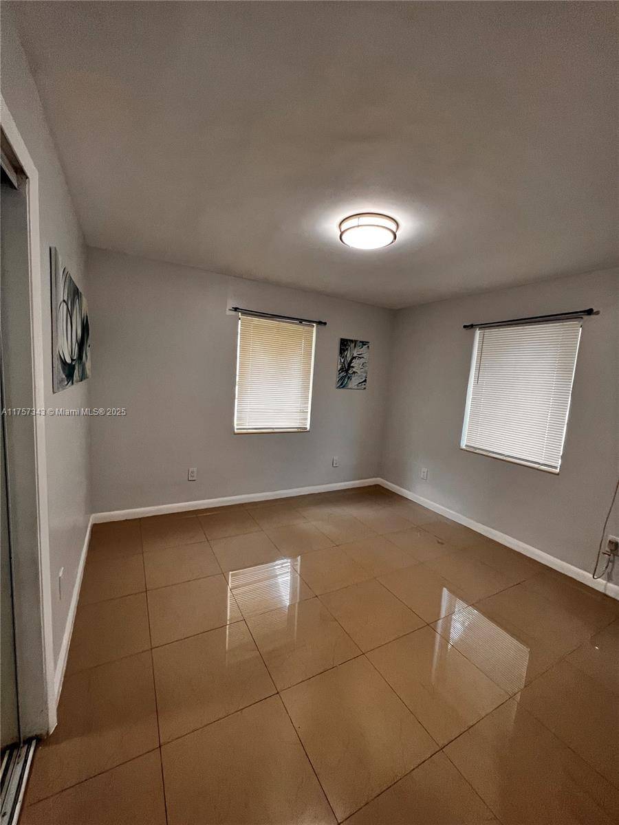 Hollywood, FL 33020,1723 Wiley St #1