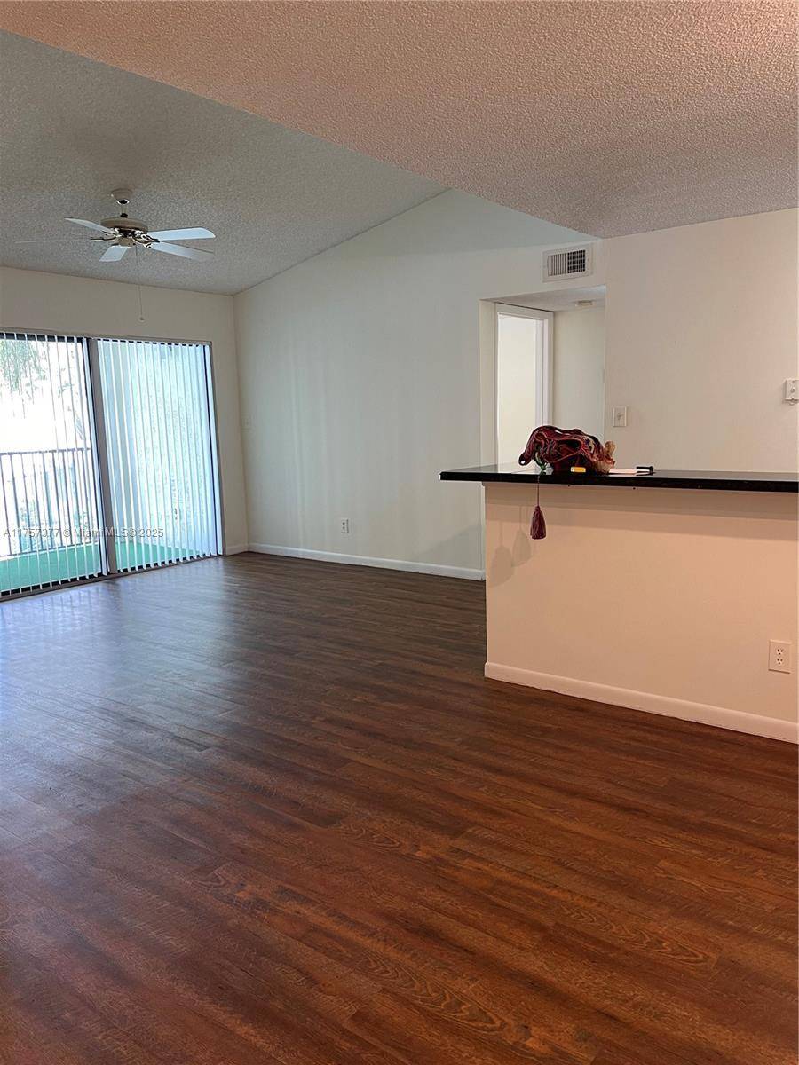 Hollywood, FL 33021,510 S Park Rd #22-10