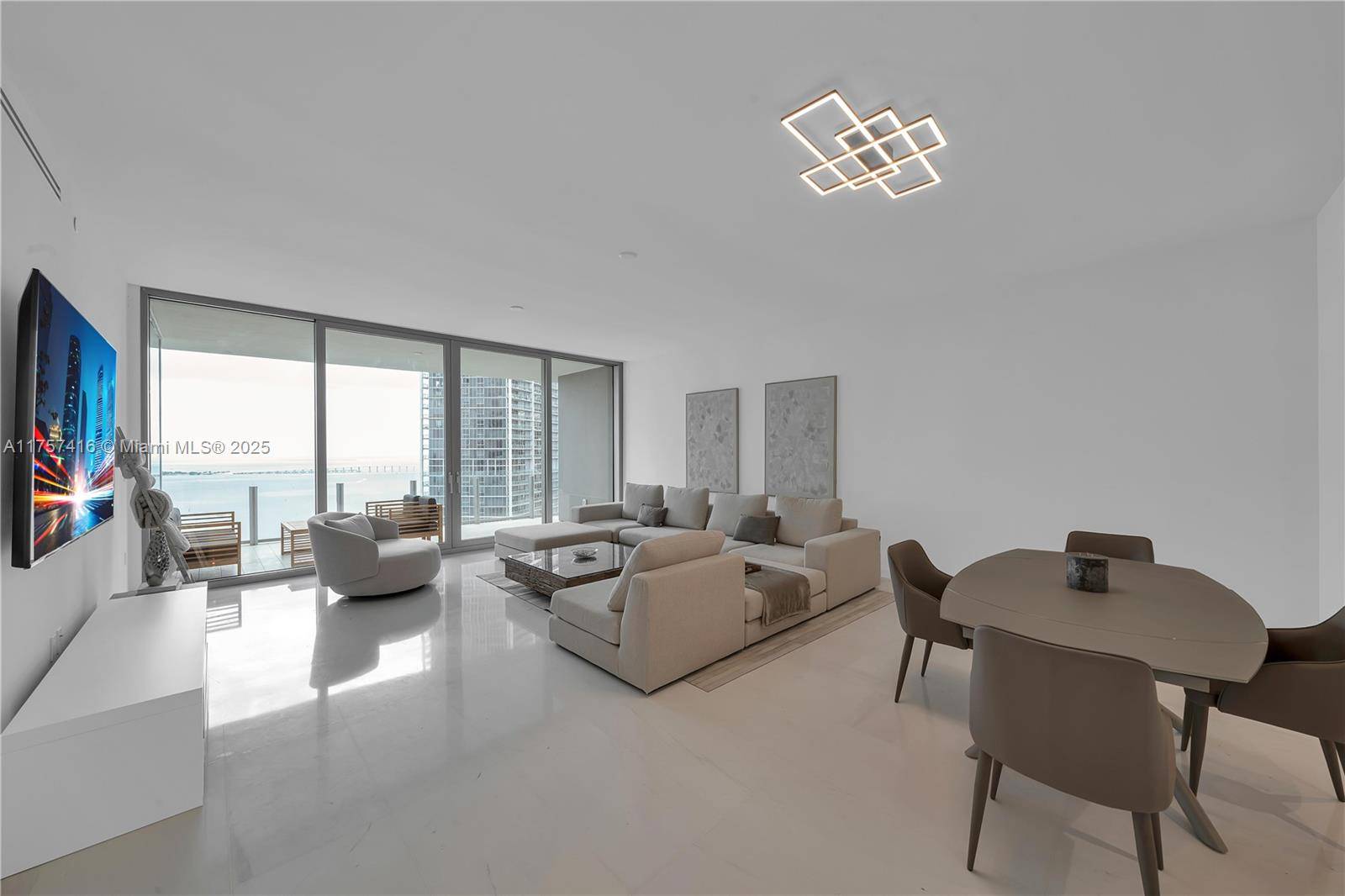 Miami, FL 33131,300 Biscayne Boulevard Way #2804