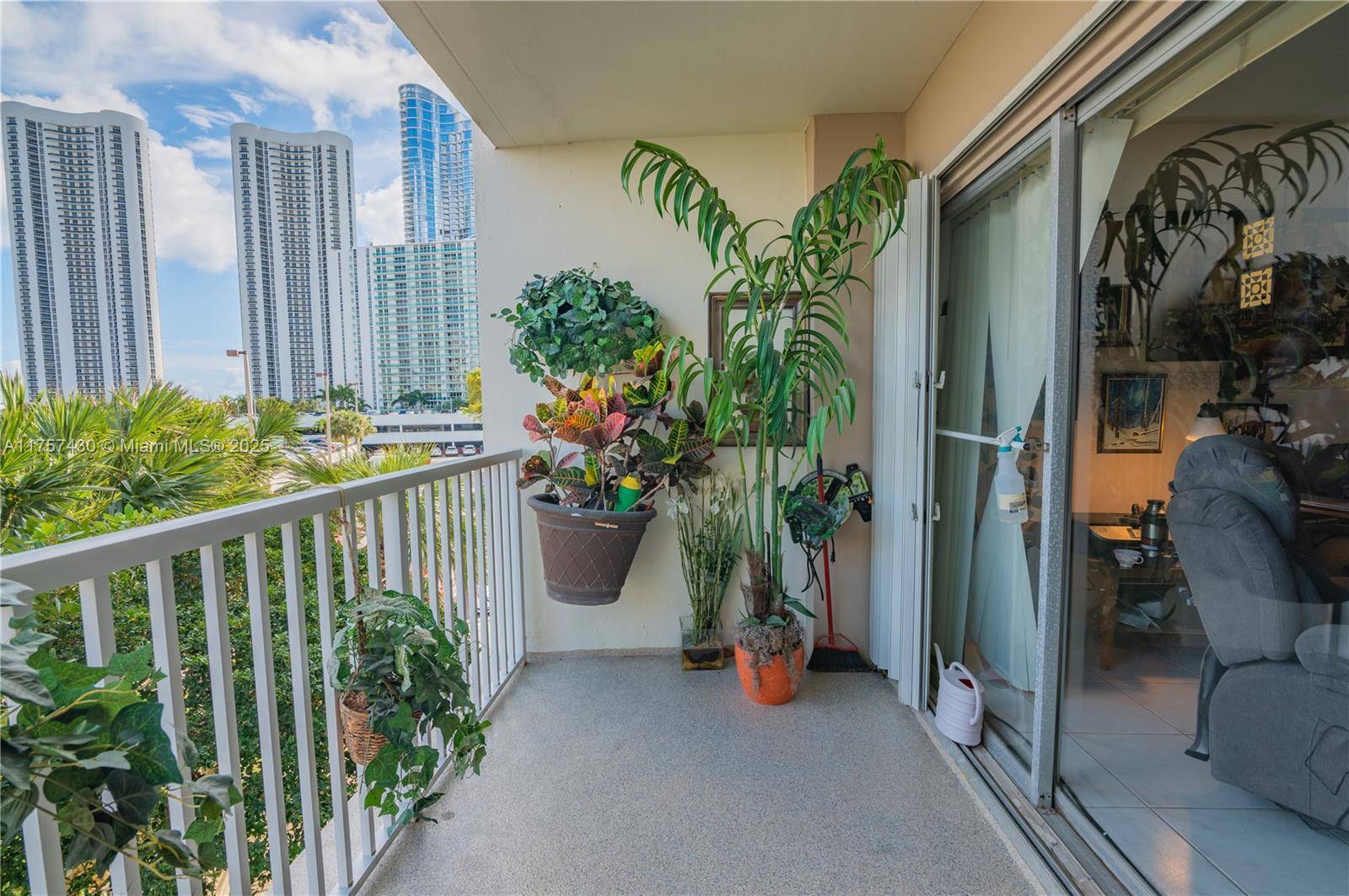 Sunny Isles Beach, FL 33160,300 Bayview Dr #211