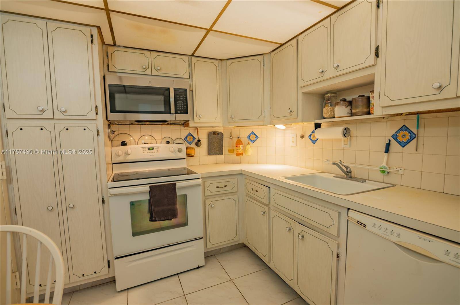 Sunny Isles Beach, FL 33160,300 Bayview Dr #211