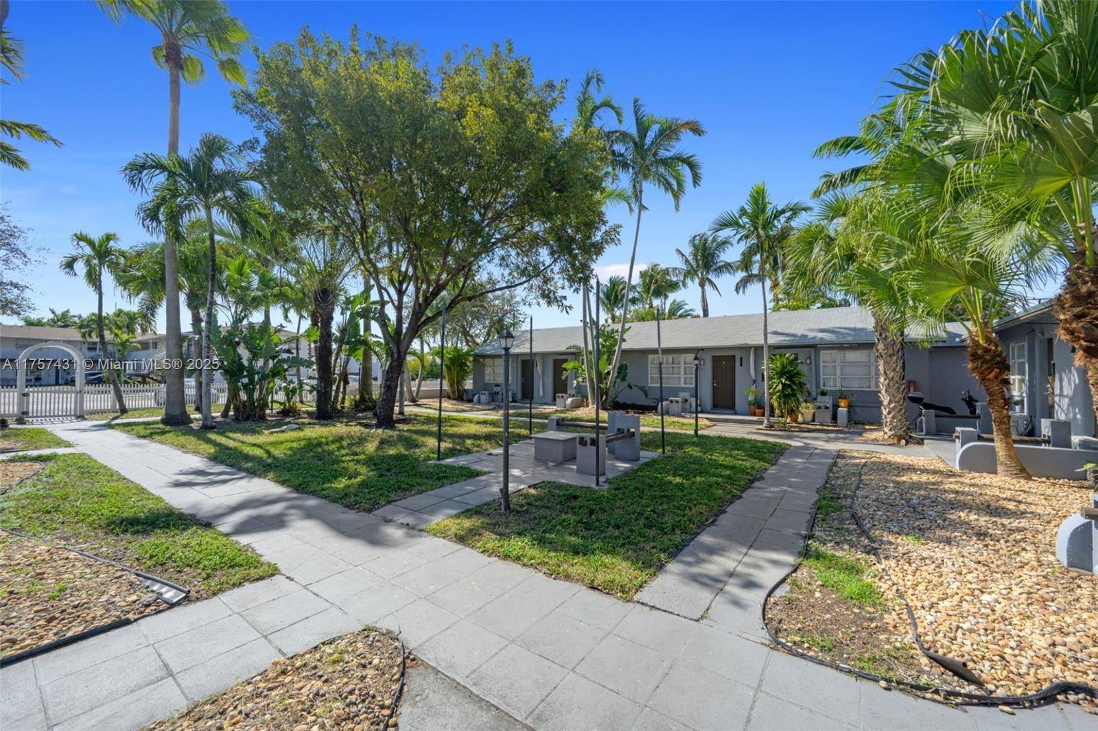 Hollywood, FL 33020,1815 Mckinley St