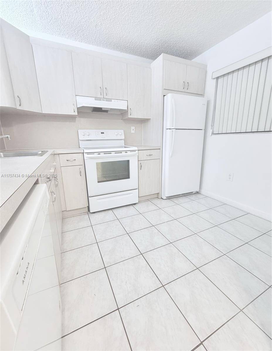 Miami, FL 33176,10835 SW 112th Ave #206