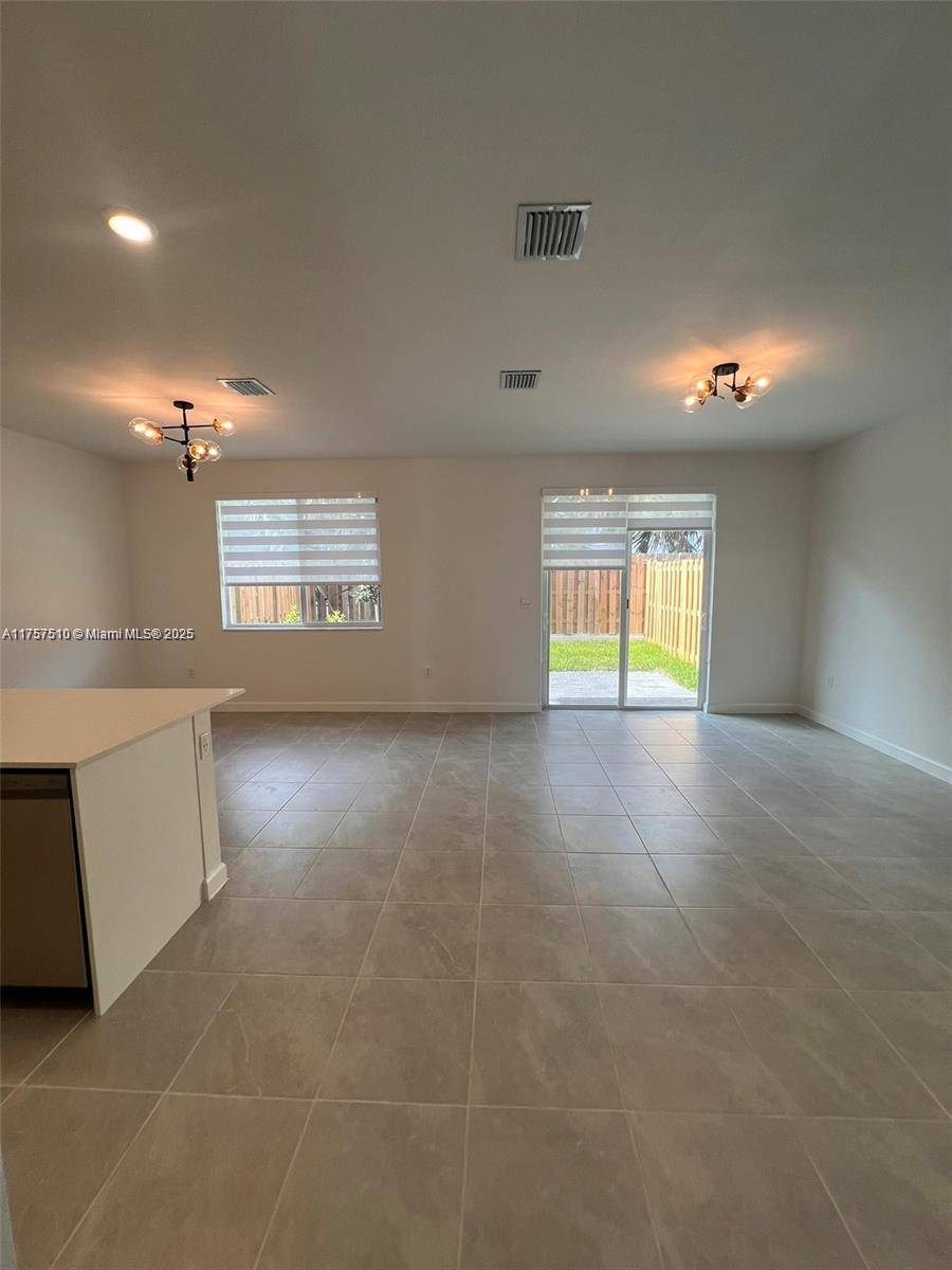 Homestead, FL 33034,619 SE 13th St