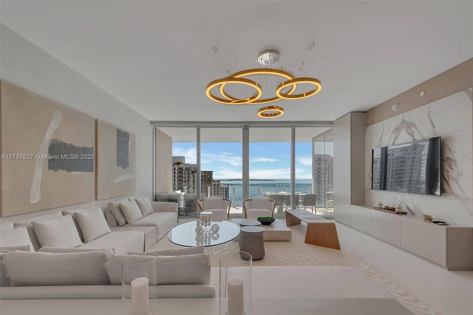 Miami, FL 33131,300 Biscayne Blvd Way #3203
