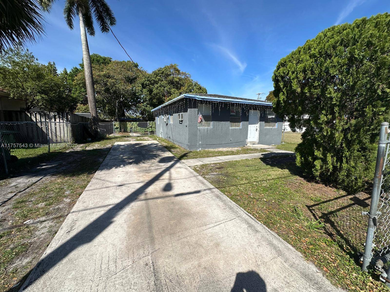 Fort Lauderdale, FL 33311,537 NW 8th Ave #.