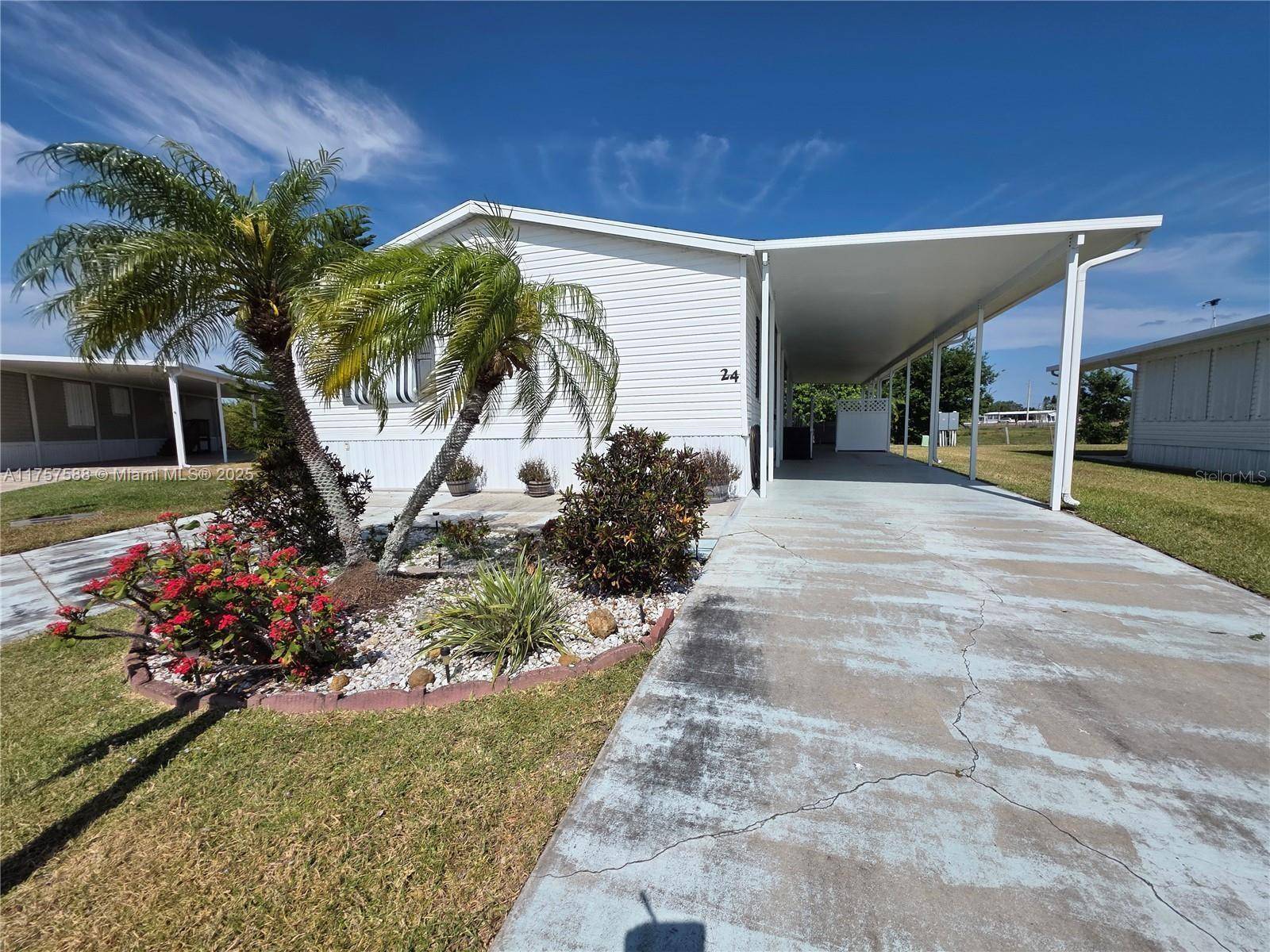 Okeechobee, FL 34974,1601 SE US Highway 441 #24
