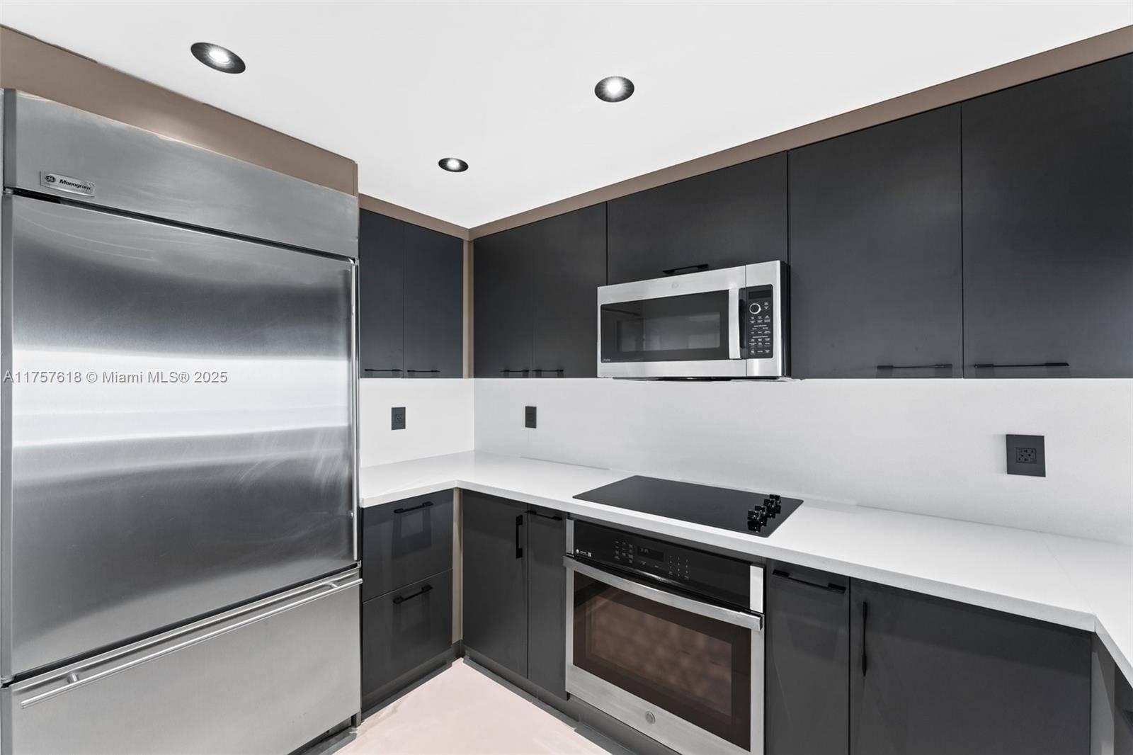 Miami Beach, FL 33139,540 West Ave #2211
