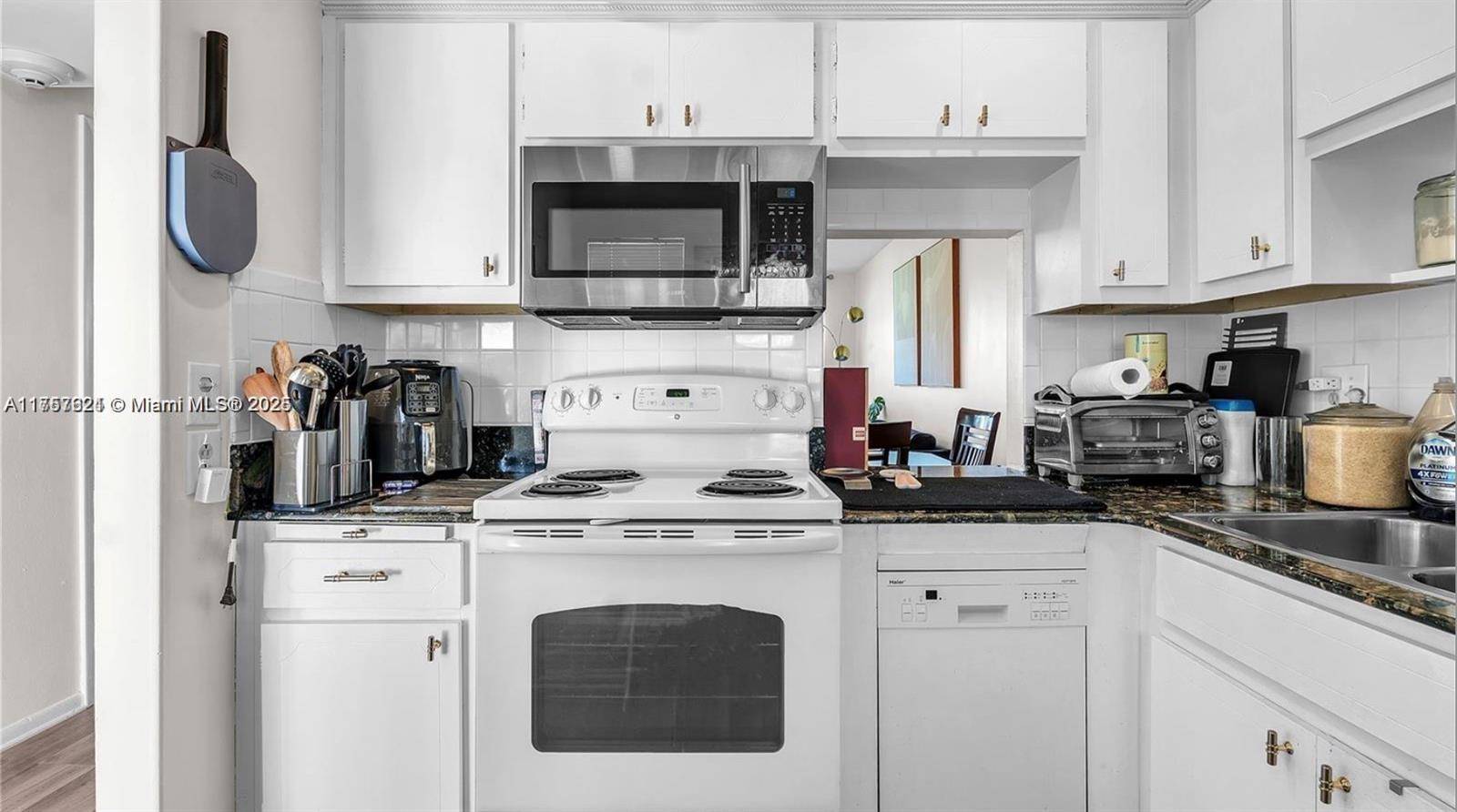 Hollywood, FL 33021,2223 Park Ln #207