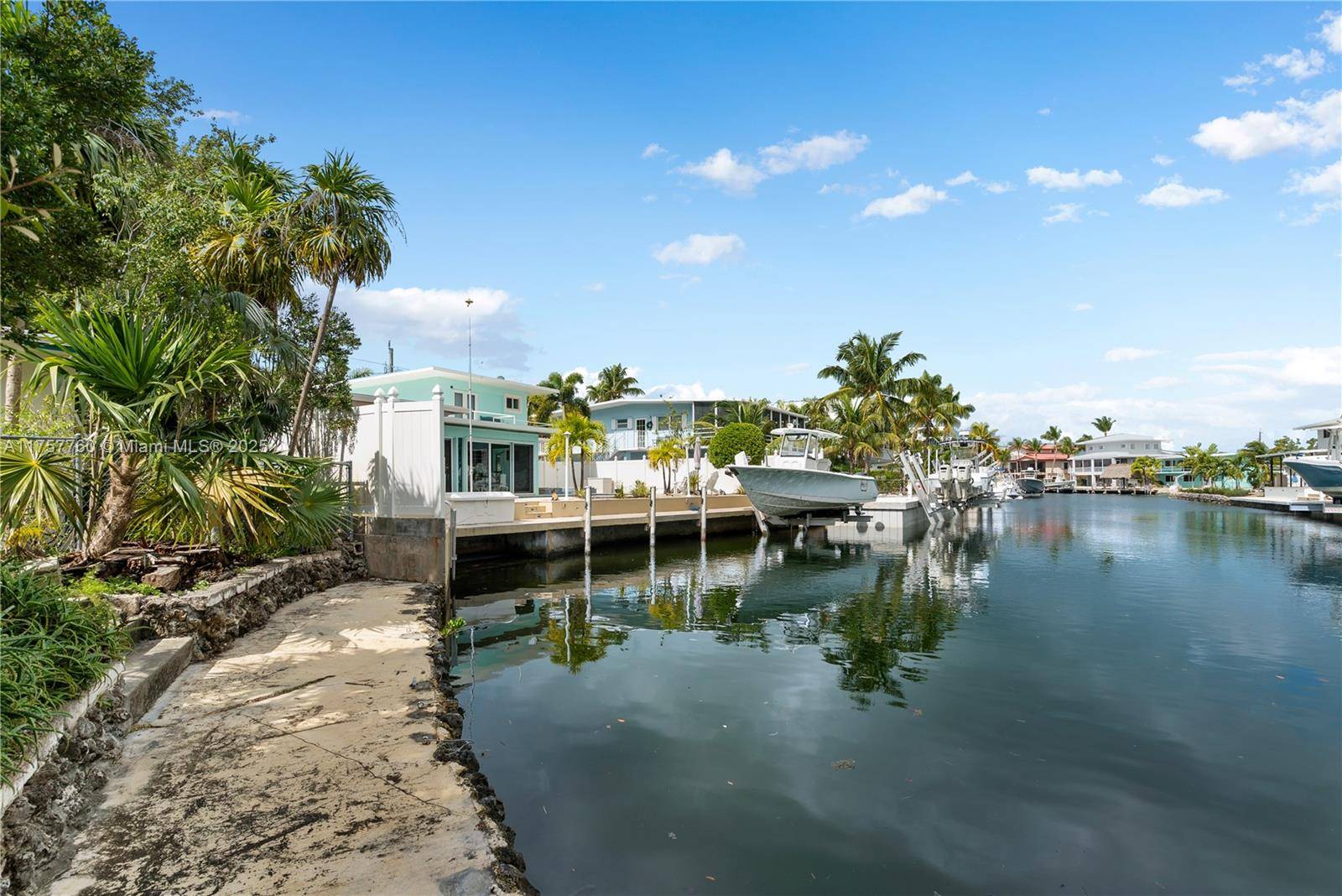 Plantation Key, FL 33070,228 - 230 Apache St