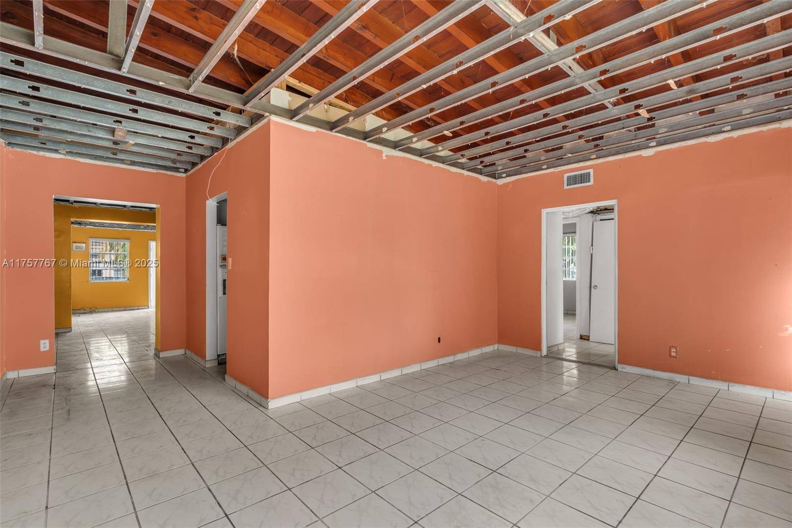 West Miami, FL 33144,5841 SW 13th St