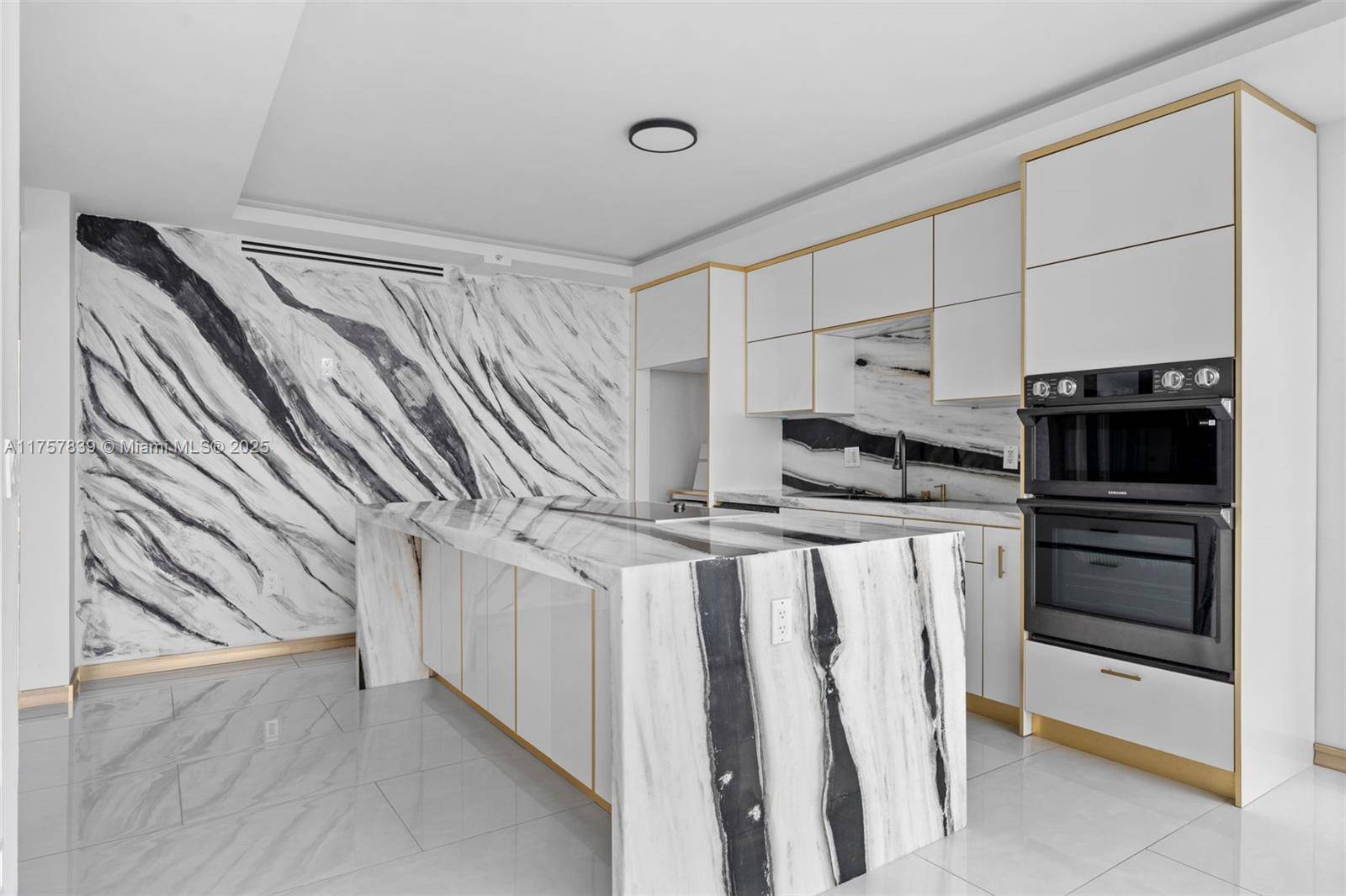 Aventura, FL 33180,3370 Hidden Bay Dr #3311