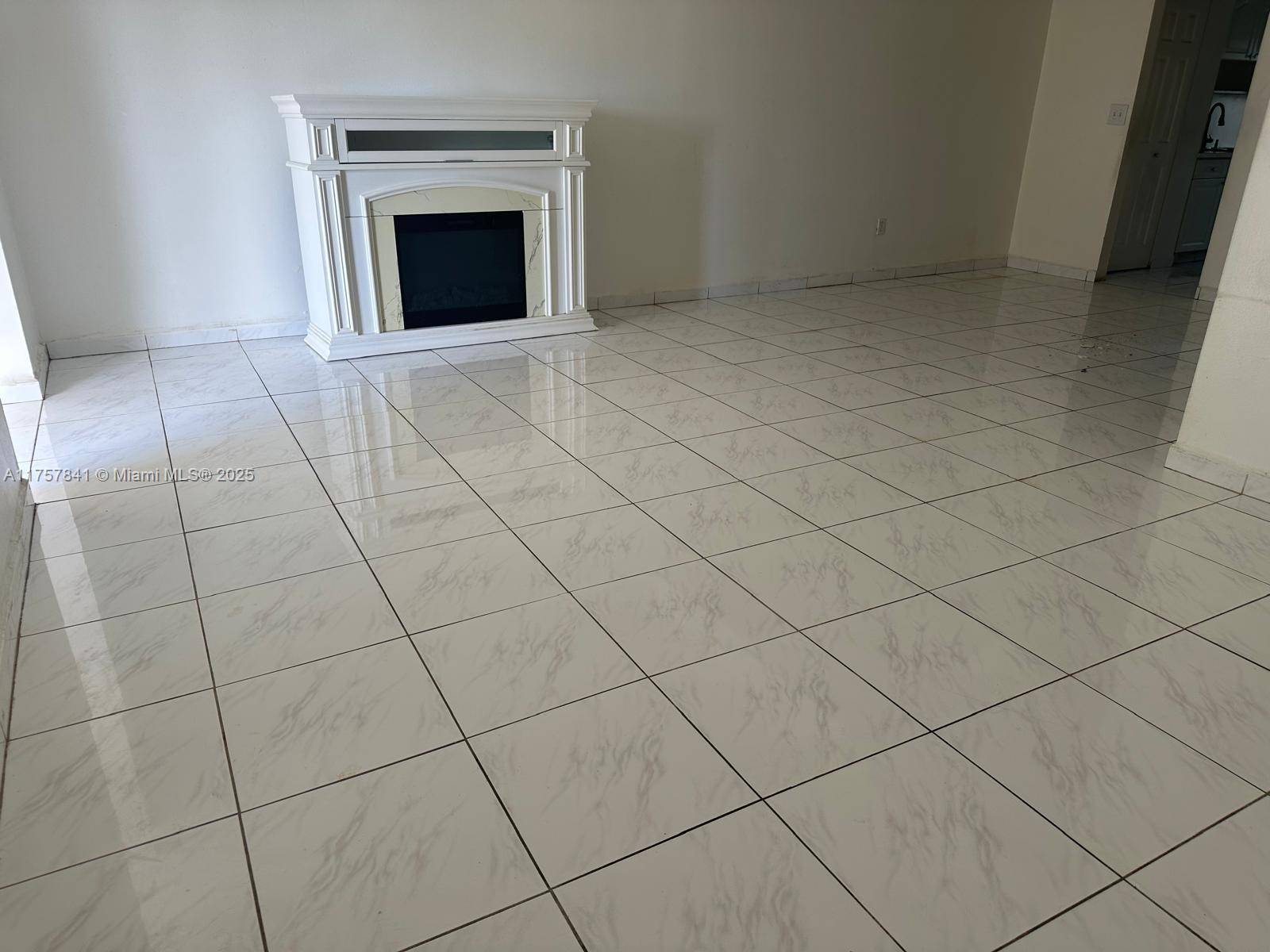Hialeah, FL 33014,969 W 79th St