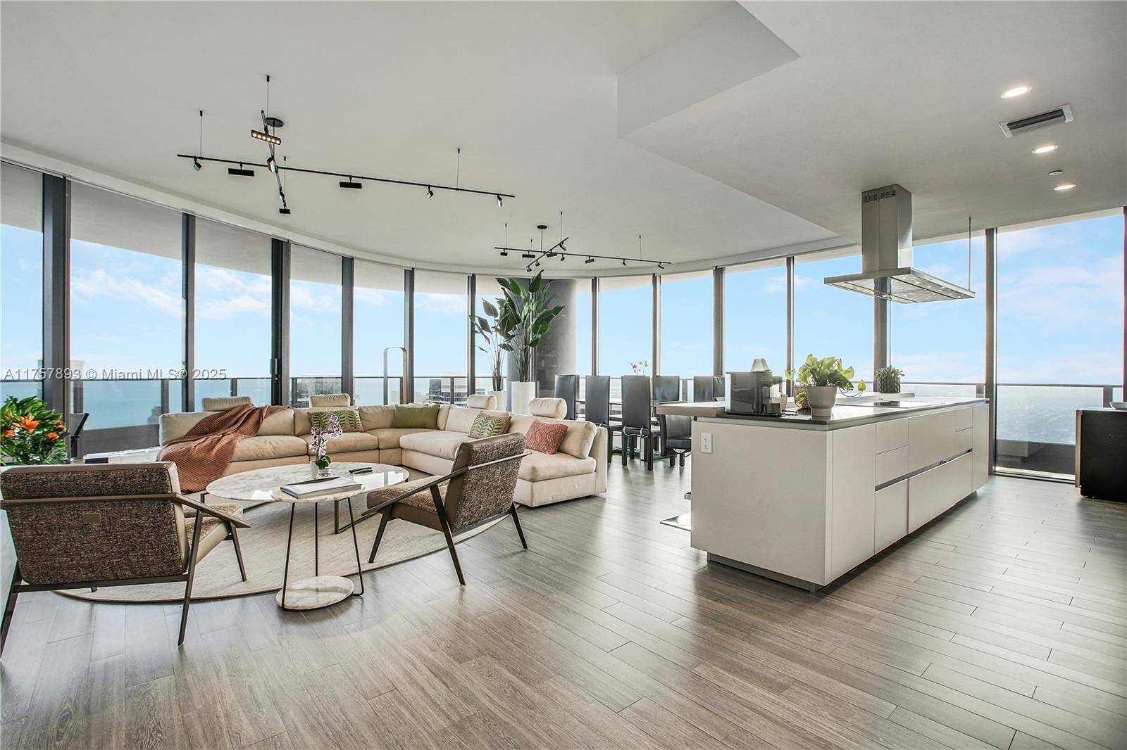 Miami, FL 33131,1000 Brickell Plz #PH6002