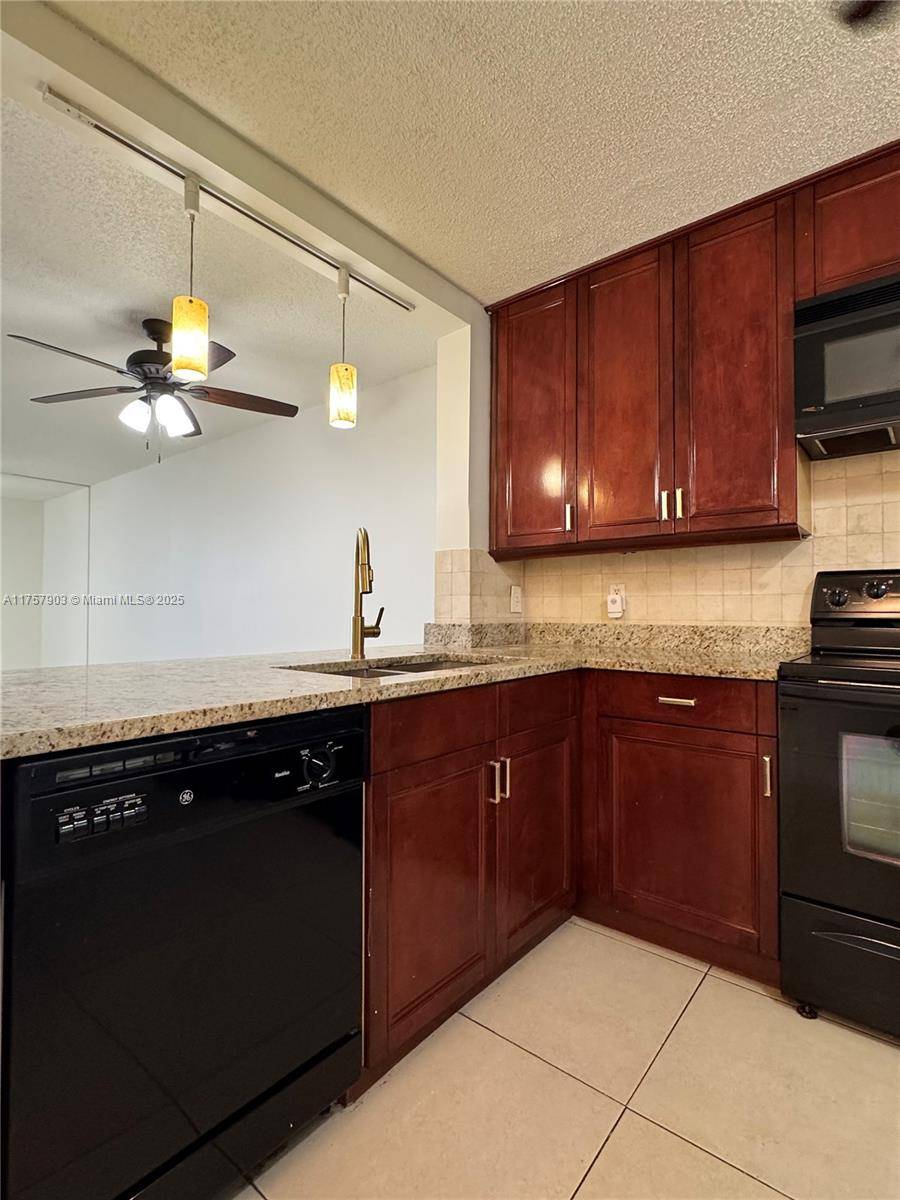 Oakland Park, FL 33309,110 Lake Emerald Dr #405