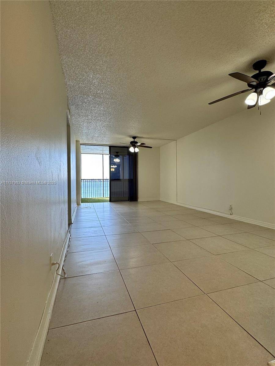 Oakland Park, FL 33309,110 Lake Emerald Dr #405