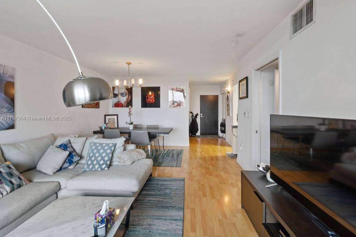 Miami Beach, FL 33139,90 Alton Rd #807