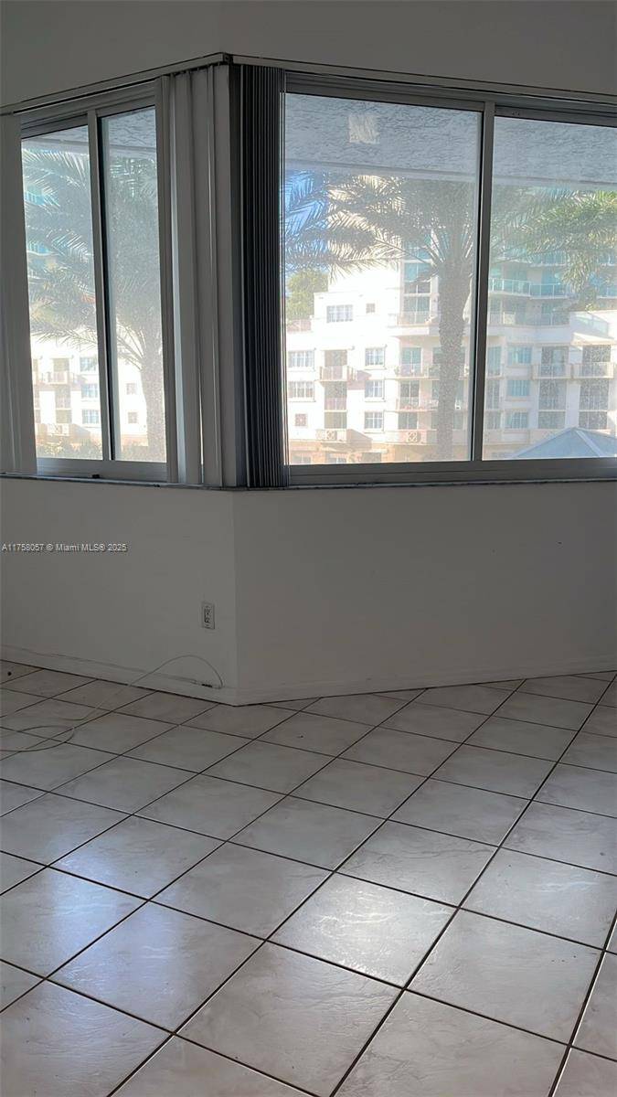 Sunny Isles Beach, FL 33160,16400 Collins Ave #C21