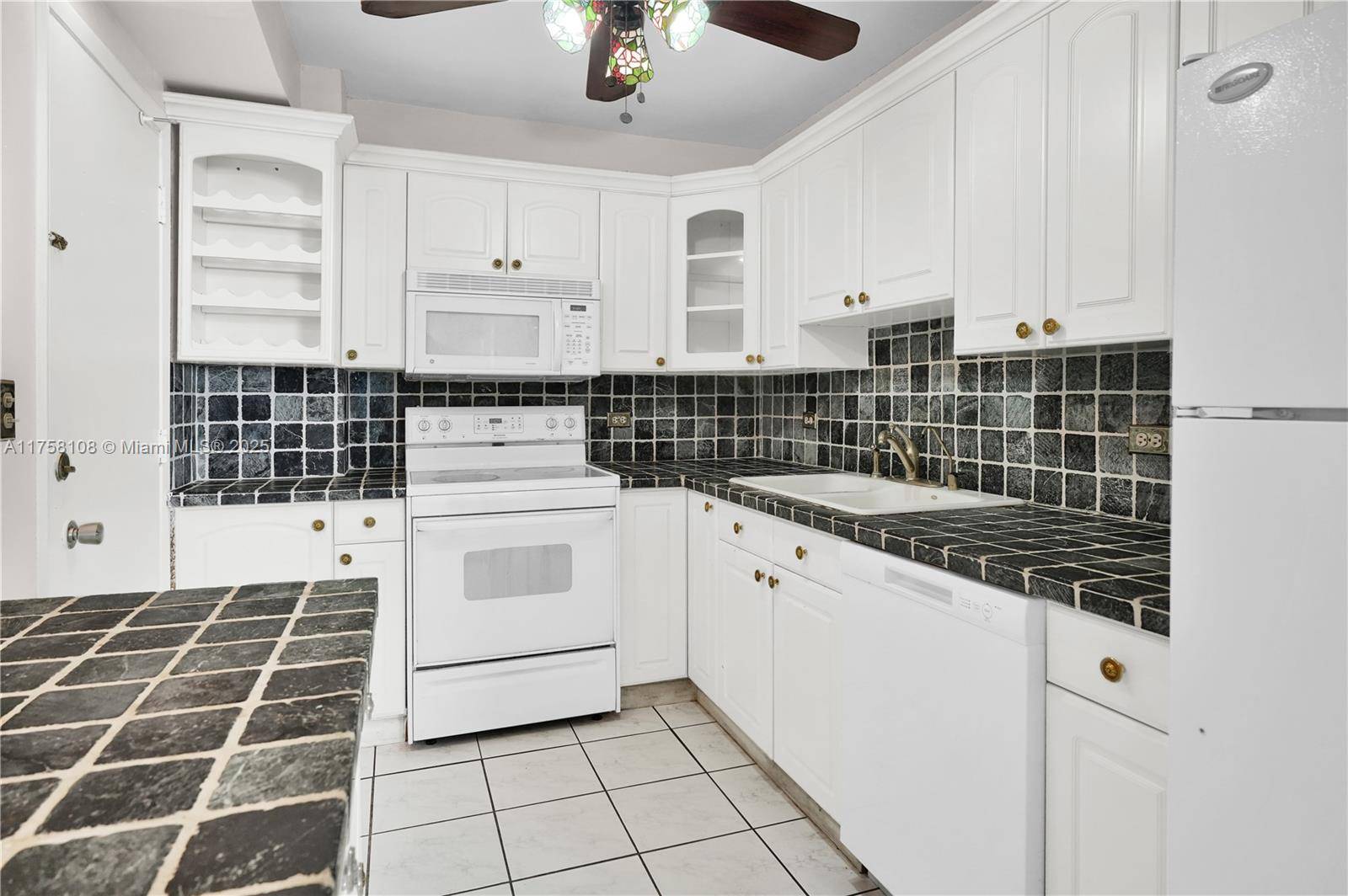 Miami Beach, FL 33140,5005 Collins Ave #325
