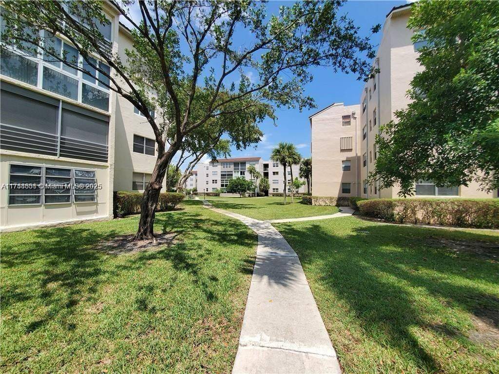 Lauderdale Lakes, FL 33311,2821 Somerset Dr #209