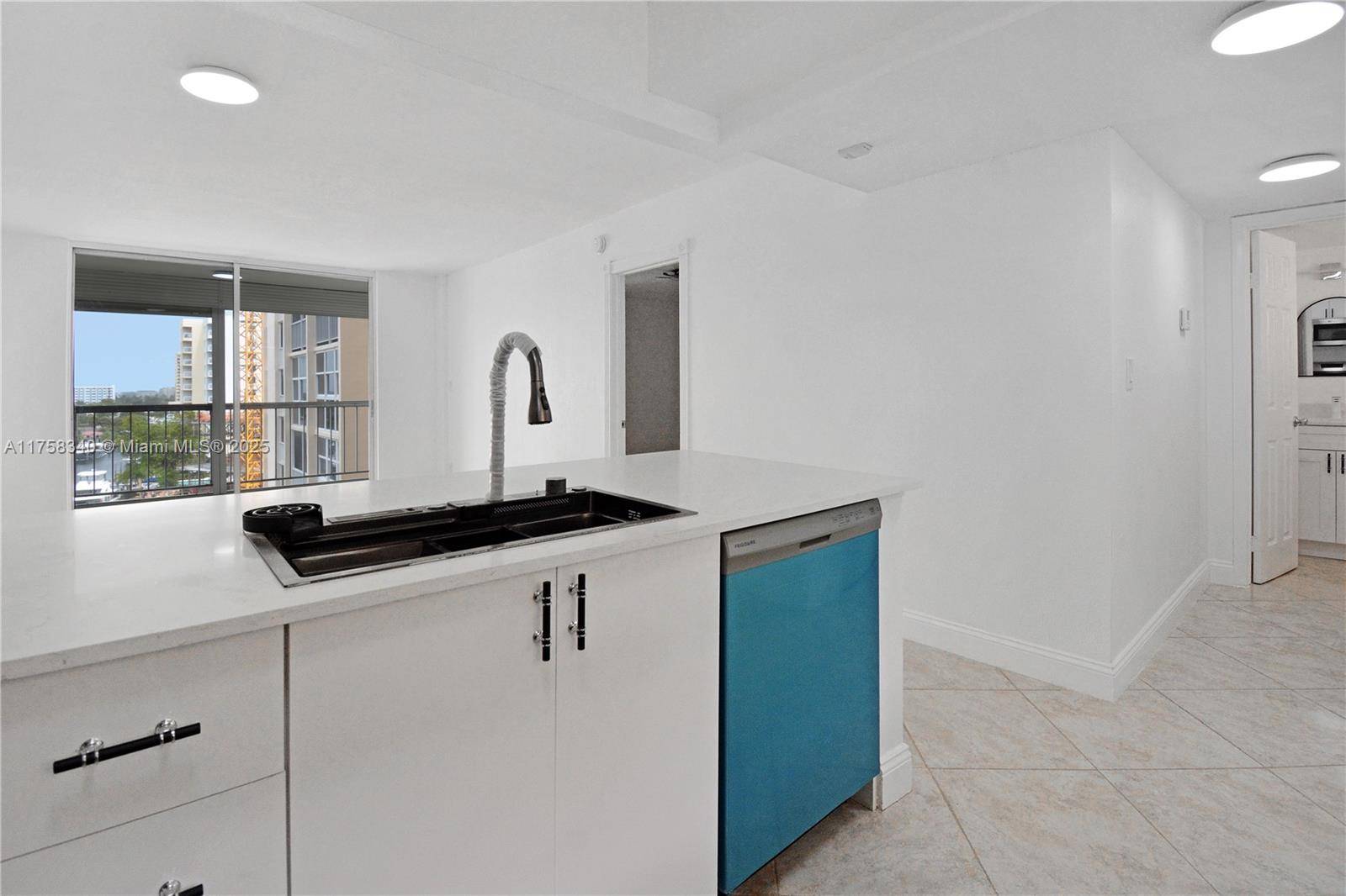 Pompano Beach, FL 33062,1391 S Ocean Blvd #704