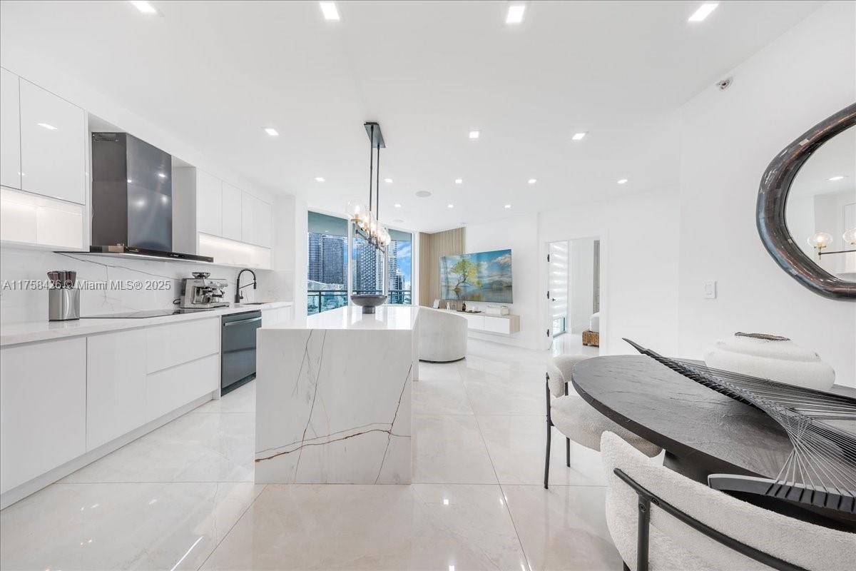 Miami, FL 33130,350 S Miami Ave #2314