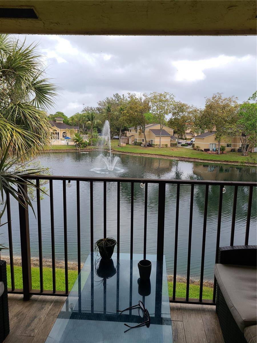 Pembroke Pines, FL 33025,301 Palm Way #307