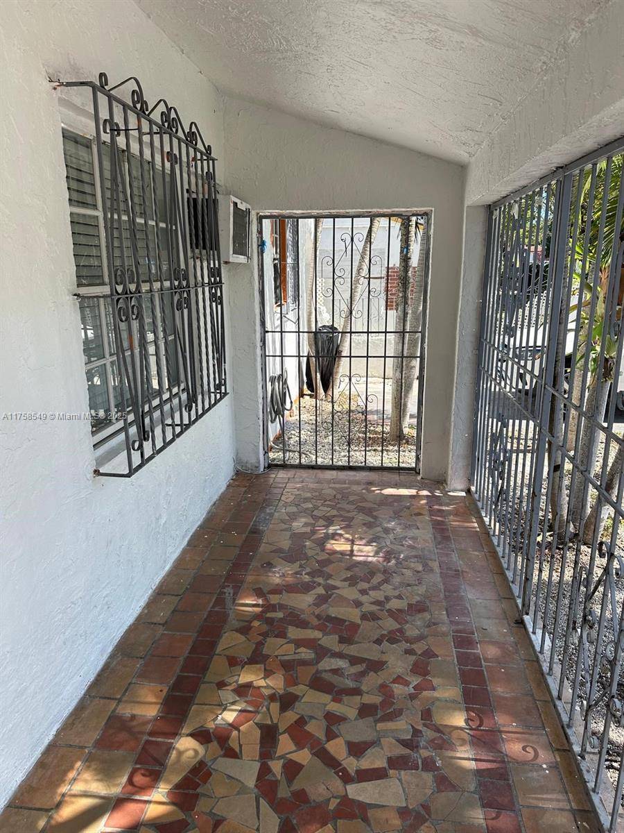 Miami, FL 33142,1443 NW 32nd St