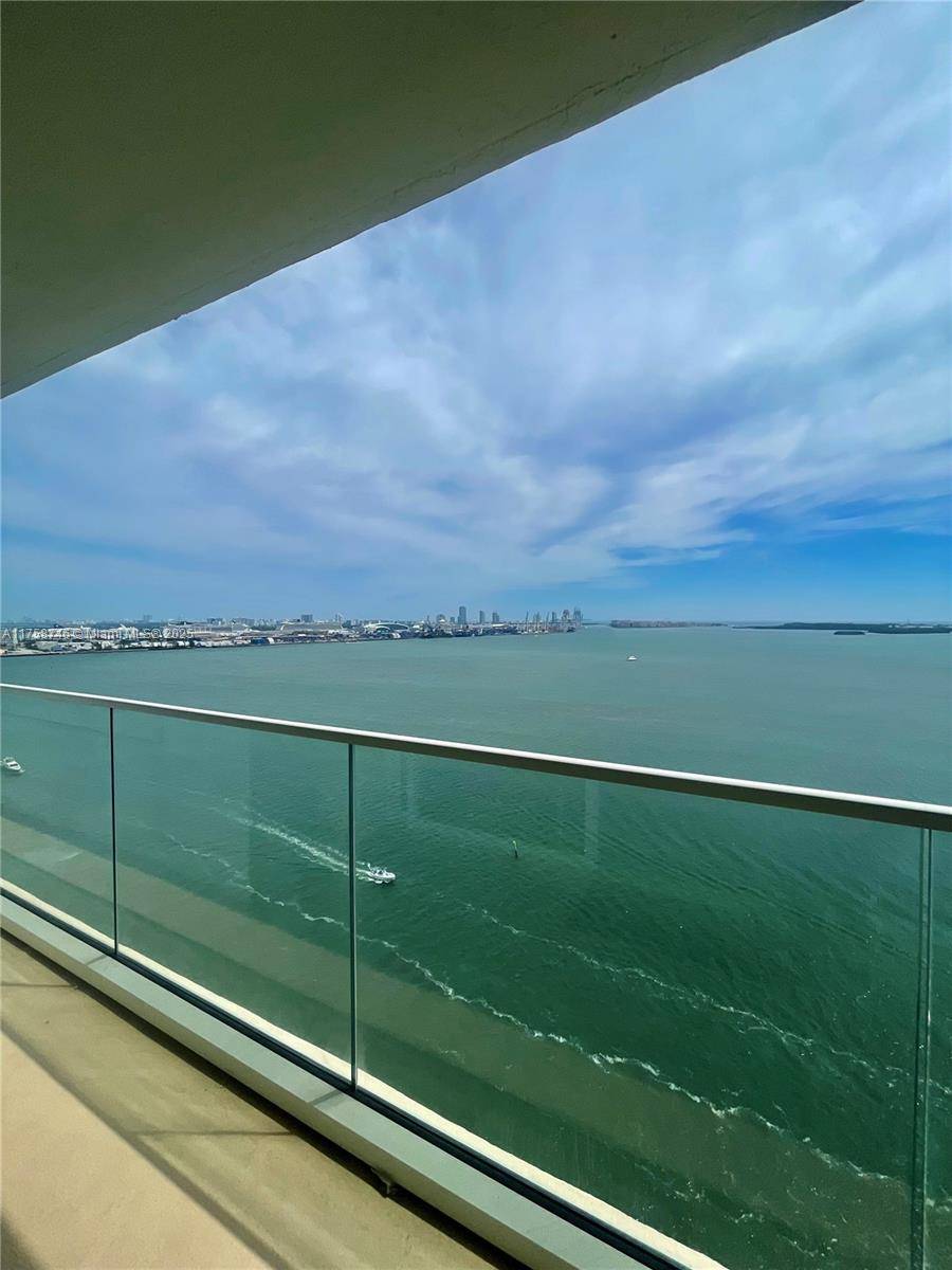 Miami, FL 33131,800 Claughton Island Dr #2203