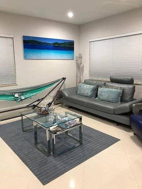 North Miami Beach, FL 33162,1623 NE 175th St #0