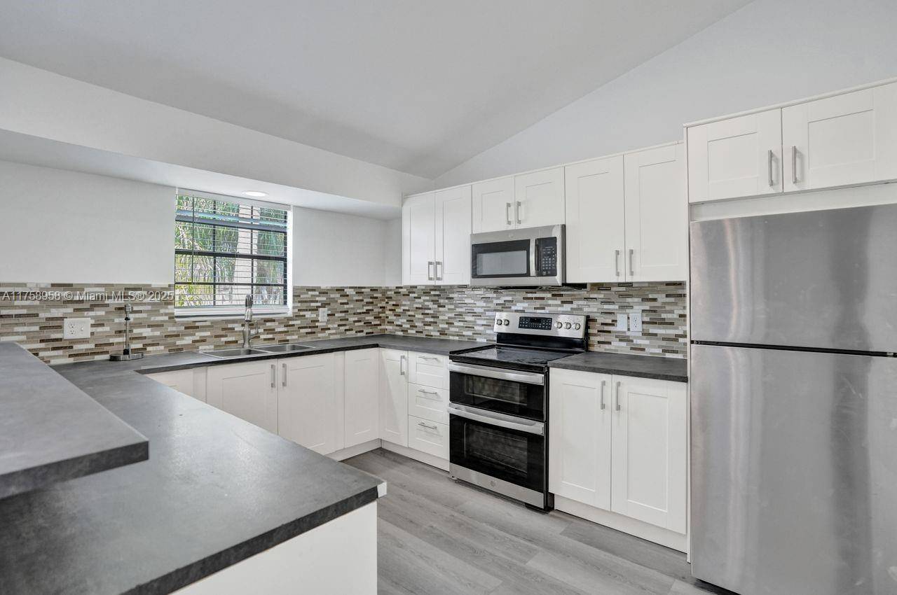 Coral Springs, FL 33071,1627 Cypress Pointe Dr #2-1