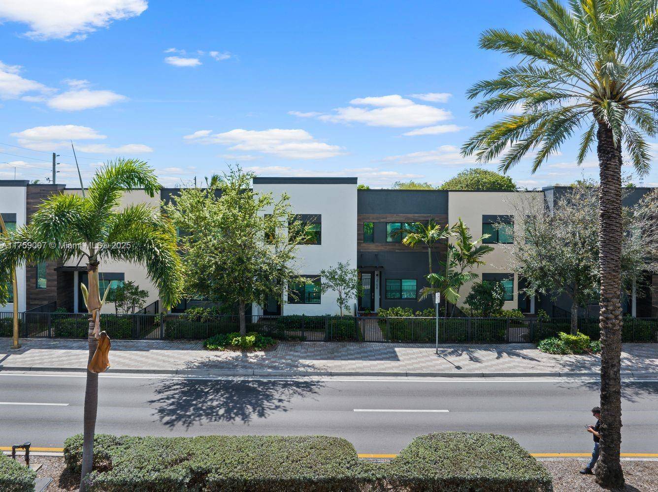 Fort Lauderdale, FL 33311,2156 NW 6th St #2156